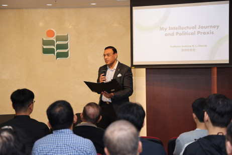 Professor Naubahar Sharif, Head of the Department of Social Sciences and Policy Studies, moderating the lecture