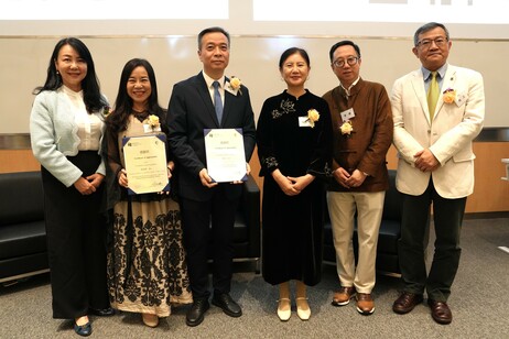 一眾嘉賓合影留念，左起：蓋會霞女士、凌友詩博士、馮燊均國學基金會主席鮑俊萍院士、李輝教授、國學中心執行聯席總監周立先生