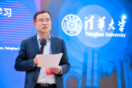 清华大学教育学院院长石中英教授为论坛作总结发言