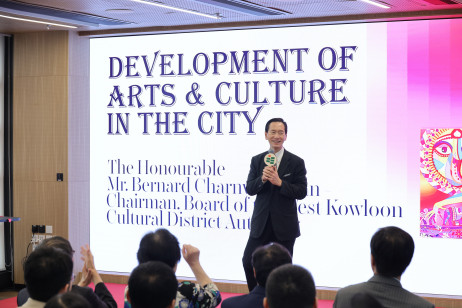 陳智思先生向現場觀眾發表演說，分享他對城市藝術與香港文化發展的見解