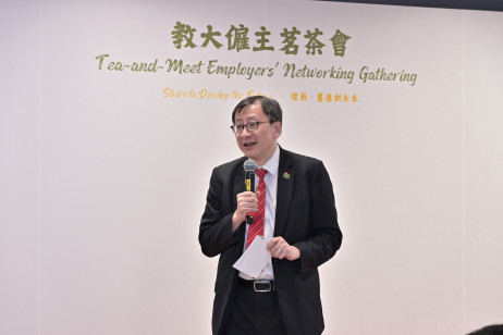 教大校長李子建教授出席僱主茗茶會致辭，感謝各界的支持，亦期望進一步加強大學與業界的交流，為年輕一代創造更多發展機會