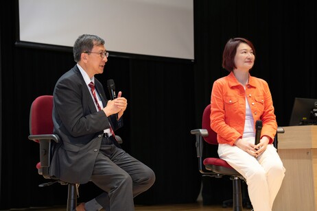李子建教授与李慧琼教授在问答环节回应学生提问