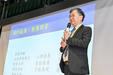 Professor Kenneth Sin Kuen-fung, Executive Director of the Institute of Special Needs and Inclusive Education at EdUHK, delivers the second keynote speech