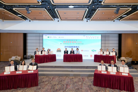 The signing ceremony is witnessed by Dr He Jinhui and Hon Professor Starry Lee
