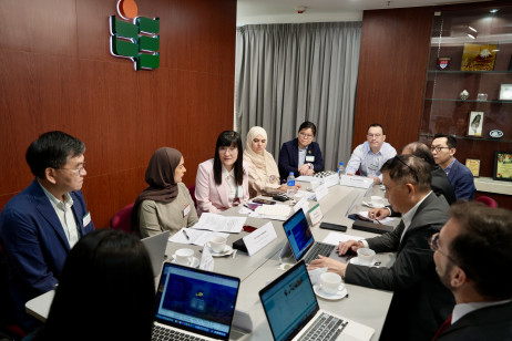 教大学者与阿联酋大学代表围绕「人工智能与教育」进行小组讨论
