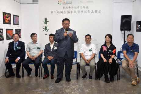 主礼嘉宾劳工及福利局副秘书长（福利）1陈伟伟先生致辞