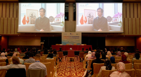 香港特區政府「一帶一路」專員何力治先生發來視頻，慶賀聯合中心成立  