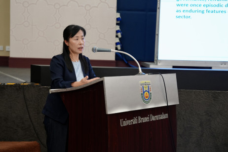 教大副校長（學術）鄭美紅教授在研討會上發表主題演講