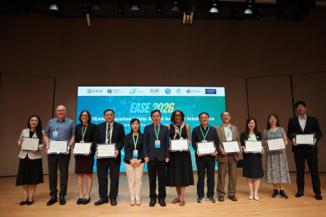 Presentation of certificates to invited speakers and keynote speakers at the opening ceremony
