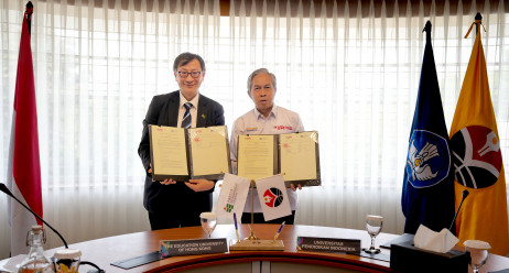 教大校長李子建教授 (左) 與印尼教育大學校長Didi Sukyadi教授 (右) 簽署合作備忘錄