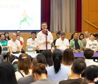 教育局副局长施俊辉博士致辞，强调体育教育对培养学生身心健康与品格的重要性