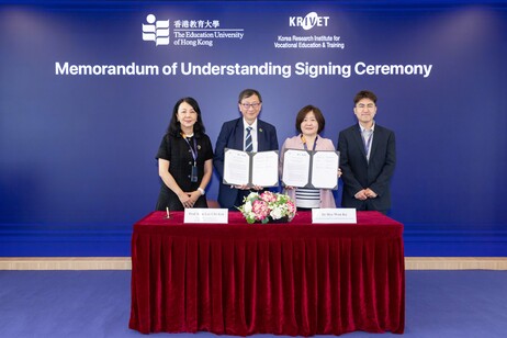 國際職業技術教育培訓中心（香港）總監李子建教授（左二）與韓國職業教育與培訓研究院院長高惠元博士（右二）簽署合作備忘錄，由蓋會霞女士（左一）及Park Dong Jin博士（右一）見證
