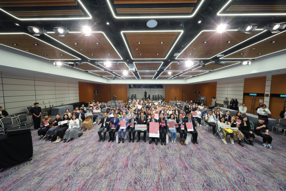 教大于香港书展举行《人大政协讲座系列：「十五五」与香港——教育、青年、社会的发展机遇》新书发布暨签书会