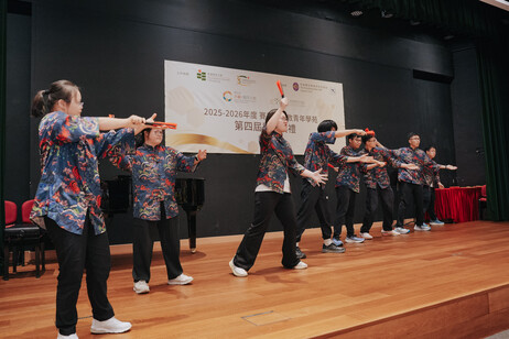 学员于毕业典礼上以舞蹈表演为典礼增添欢乐气氛