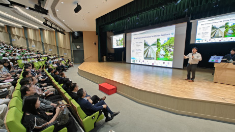 Professor Nicky Lam Yun-fat from Department of Geography at The University of Hong Kong gives a keynote speech 