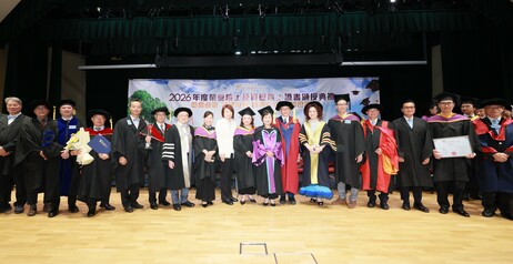 A group photo of the 13th cohort PVCHK Honorary Fellows and Fellows, recipient of Outstanding Achievement Award Professor John Lee （seventh from right） and Professor Cheng Man-chung (sixth left), with Secretary for Education Dr Choi Yuk-lin (eighth right)