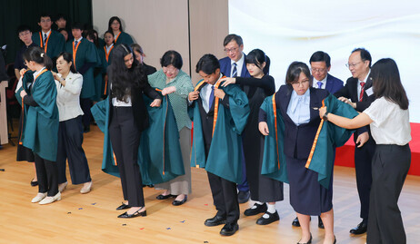 The officiating guests preside over the robing ceremony, marking the formal induction of the second pilot cohort for 2026/27 into the Honours College