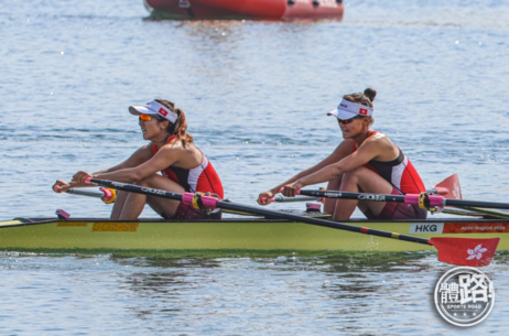 EdUHK Bachelor of Health Education (Honours) graduate Leung Wing‑wun (left) captures the silver medal in the Lightweight Women’s Double Sculls (Rowing) (Photo Source: Sportsroad) 