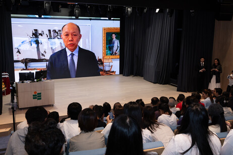 中國香港武術聯會會長霍震寰先生透過影像致辭