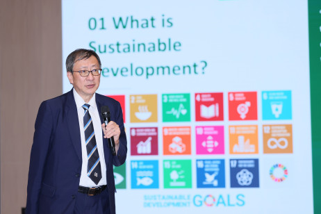 Professor John Lee Chi-Kin, President of EdUHK, delivers the opening remarks and a keynote address at the symposium