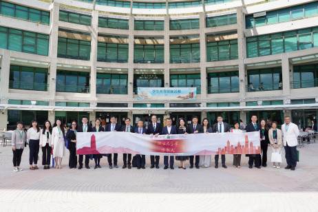 教大管理层成员与人大代表团会面