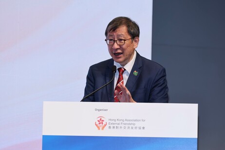 Professor John Lee Chi-Kin, President of EdUHK, delivers an address