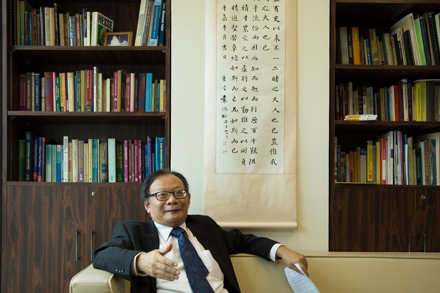 Referring to the experience of Mr Zeng Guofan (曾國藩) and Mr Liang Qichao (梁啟超) in the Qing Dynasty, Professor Li emphasised that perseverance and diligence have been his motto throughout his four-decade career as a researcher and will continue to guide him in his new deanship role. “We should trust ourselves and our team despite the ups and downs,” he said. “My experience has shown that we will ultimately find a solution.”