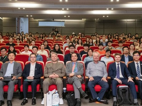 教大与华中师范大学联合举办第三届AIREA人工智能与教育论坛    探讨人工智能时代的教育机遇与挑战