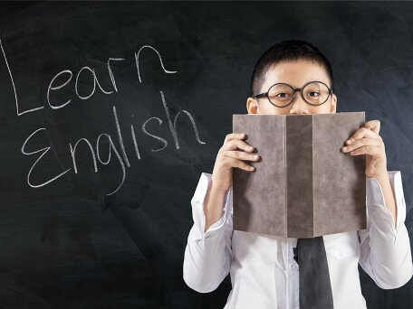 The identity construction experiences of teachers of English to young learners in mainland China
