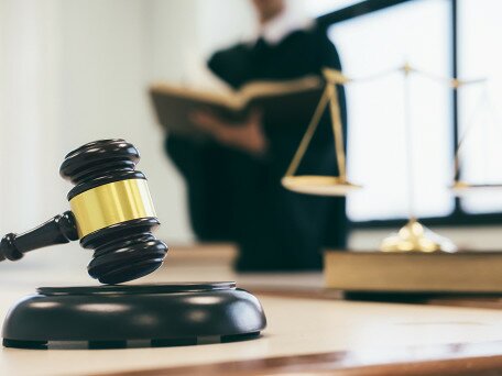 Investigating the Professional Identity of Hong Kong Solicitors: A qualitative perspective