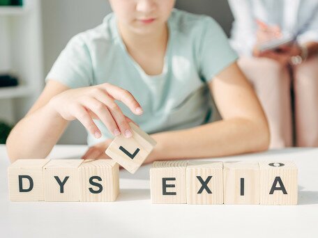 Beyond Language Skills, What are the Cognitive Skills and Environmental Risk Factors Contributing to Literacy Skills in Chinese Children at Family Risk of Dyslexia?
