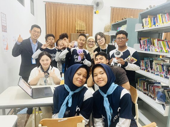ELE Researchers and RPg Students Support English Education in Malang and the TEFLIN Community