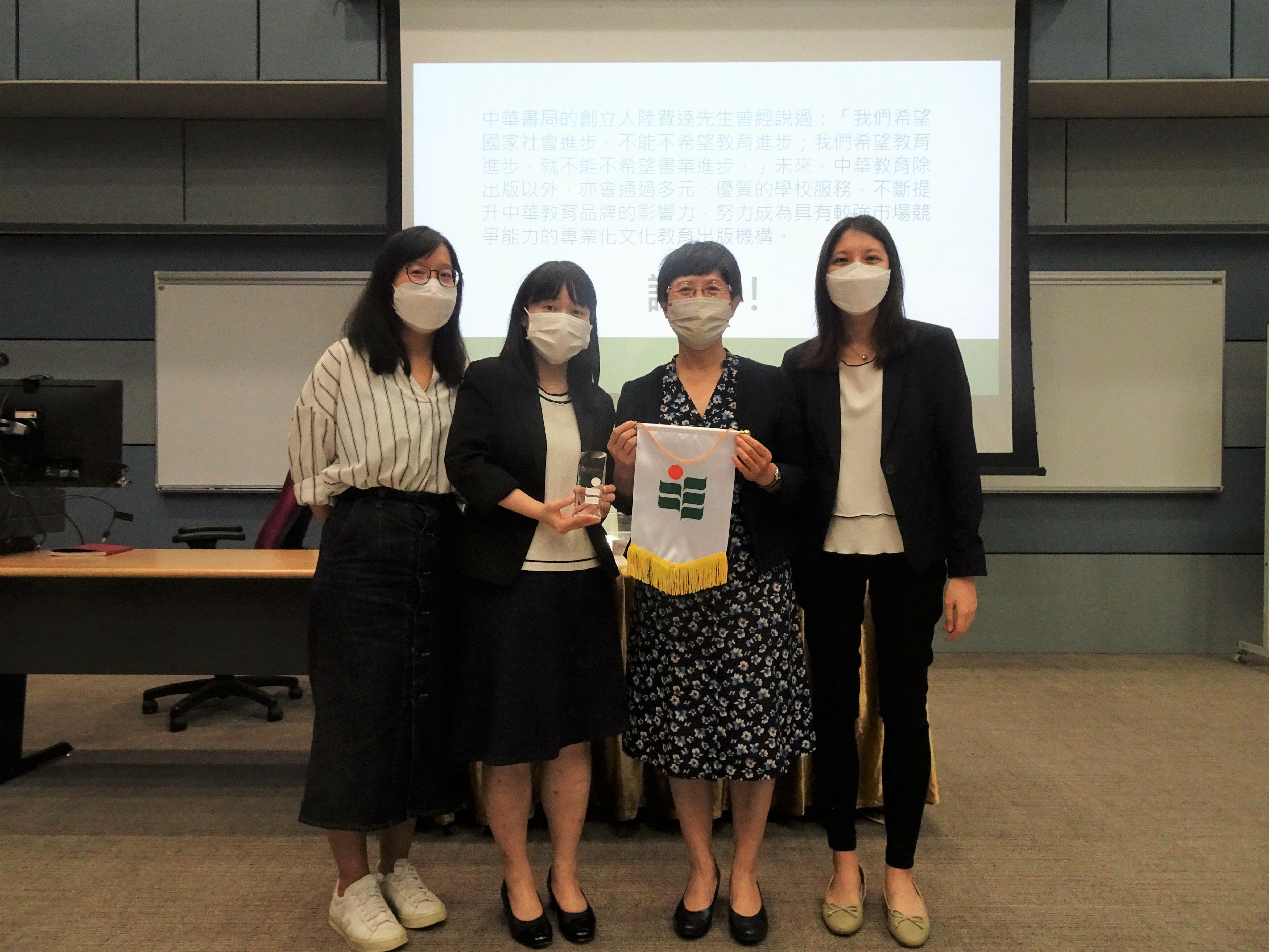 Presenting souvenirs to the speakers (from left to right) Ms HUNG Hau-ching, Ms Wu, Ms Hou and Dr Elaine Choy Yat-ling of LCS 