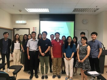Project collaborators and student leaders from the three universities gathered to share their experiences and attainments with three specialists of Chinese writing and oral history.