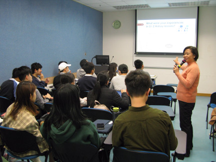 Ms Agnes Chow delivered a talk on “How to help teens grow through history education”.