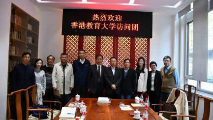中国语言学系代表访问北京院校。