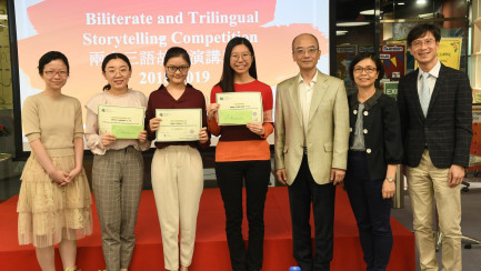 The adjudicators and the organisers celebrated the success of the winners of the Biliterate and Trilingual Storytelling Competition.