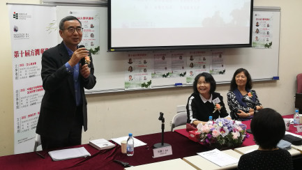 朱庆之教授（左一）主持语言学专题，旁为方梅教授（中）和刘美君教授（右一）