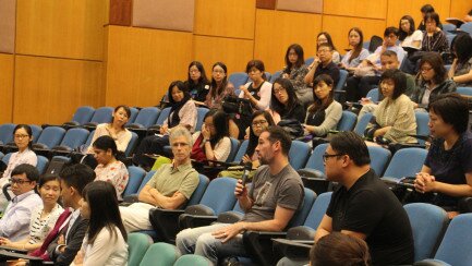 A member of the audience asking the roundtable discussion group a question.