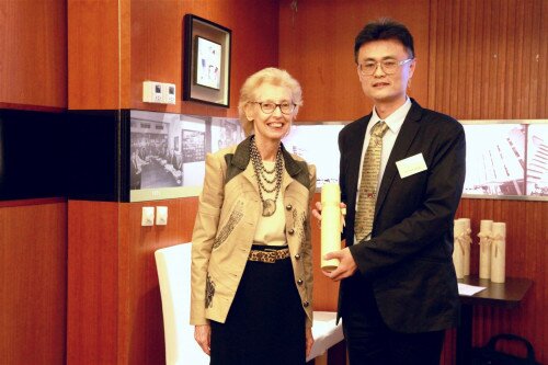 Dr Chang received the First Book Prize 2019 from HKAH. 