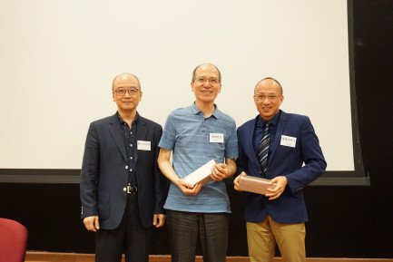 [From left to right] Professor Dennis Cheng (host), Professor Fu Jie and Professor Chan Hok Yin.