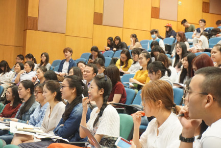 陳子善教授當天的講座提升了聽眾對魯迅研究的興趣。