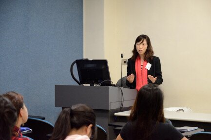 Professor Icy Lee from CUHK gives a public seminar on the topic ‘Bridging the Idealism-Realism Gap in the Writing Classroom’.