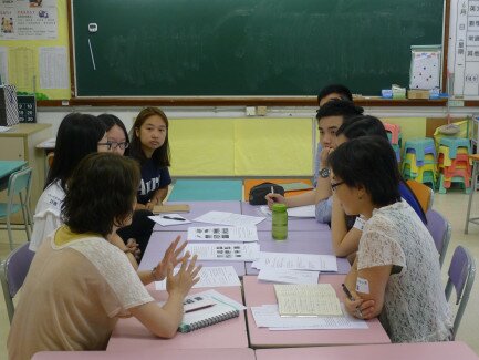 Post-lesson conference with the primary school teachers.