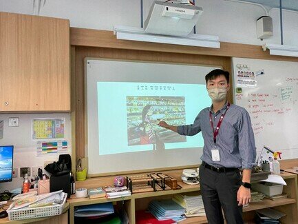 Having a Chinese class with Year 6 foreign students.