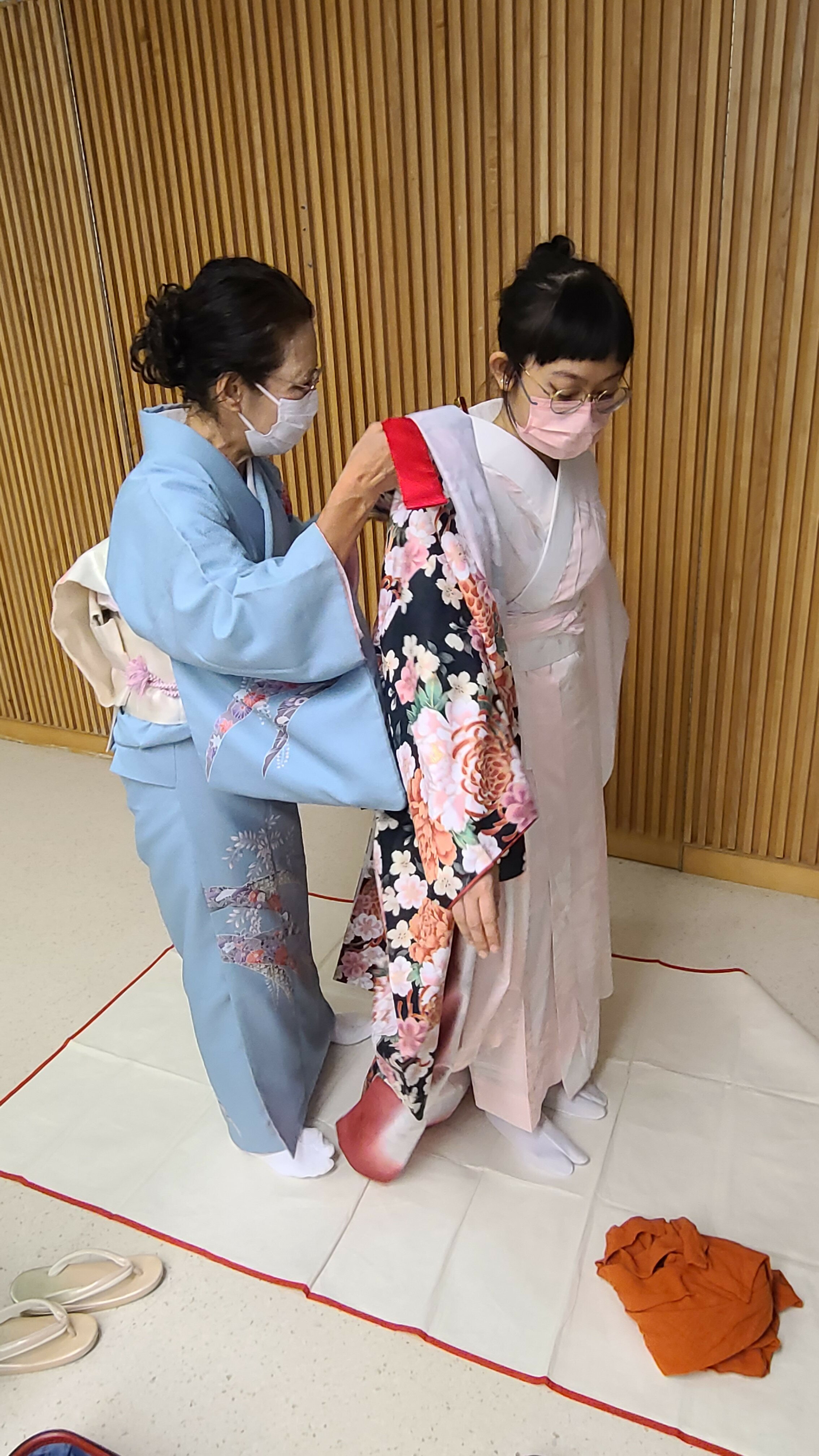 Murakami-Sensei demonstrating how to put on a Furisode