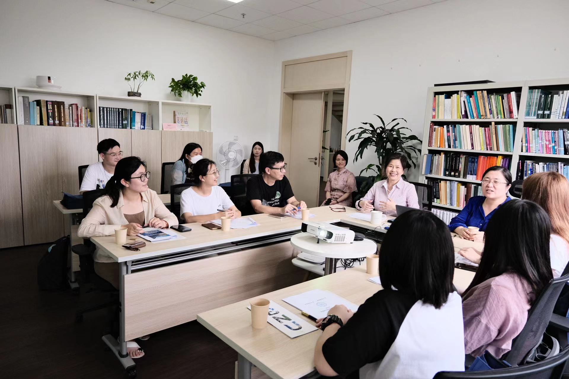 与北京师范大学珠海校区的师生互相交流