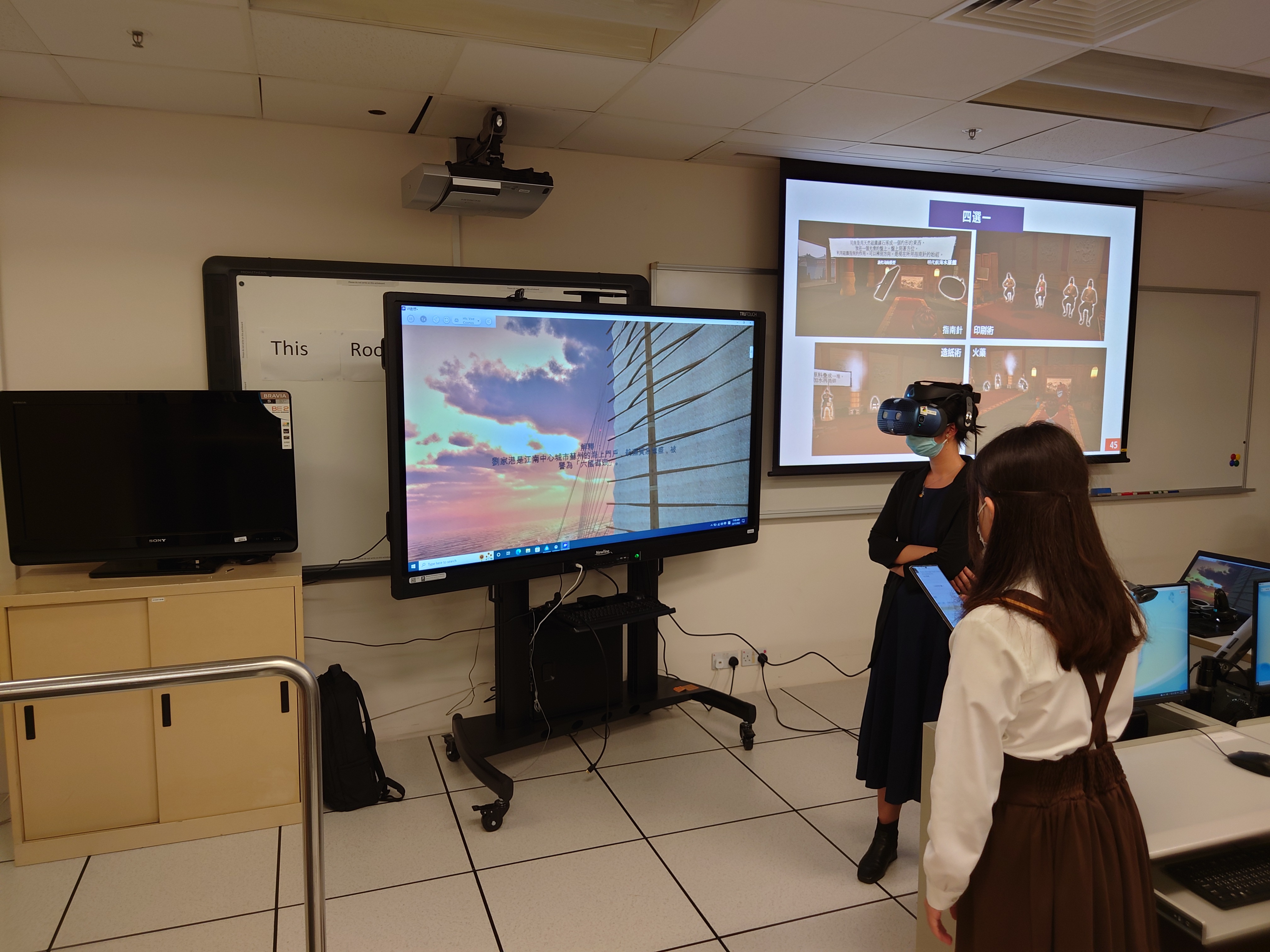 Students immersing in the virtual world 