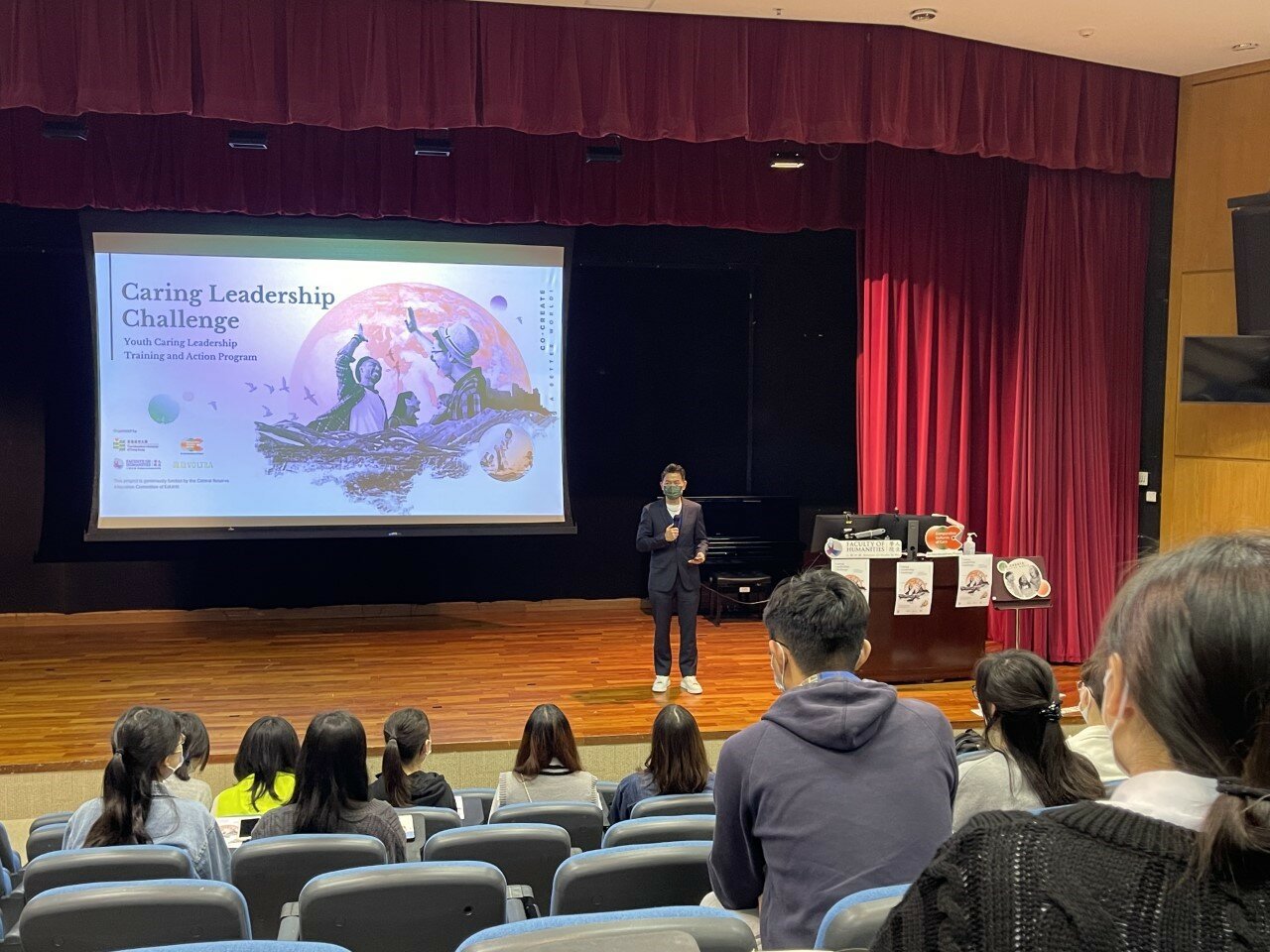 Prof John Erni giving inspiring addresses to the EdUHK participants on the 'Leadership Preparation Workshop'. 