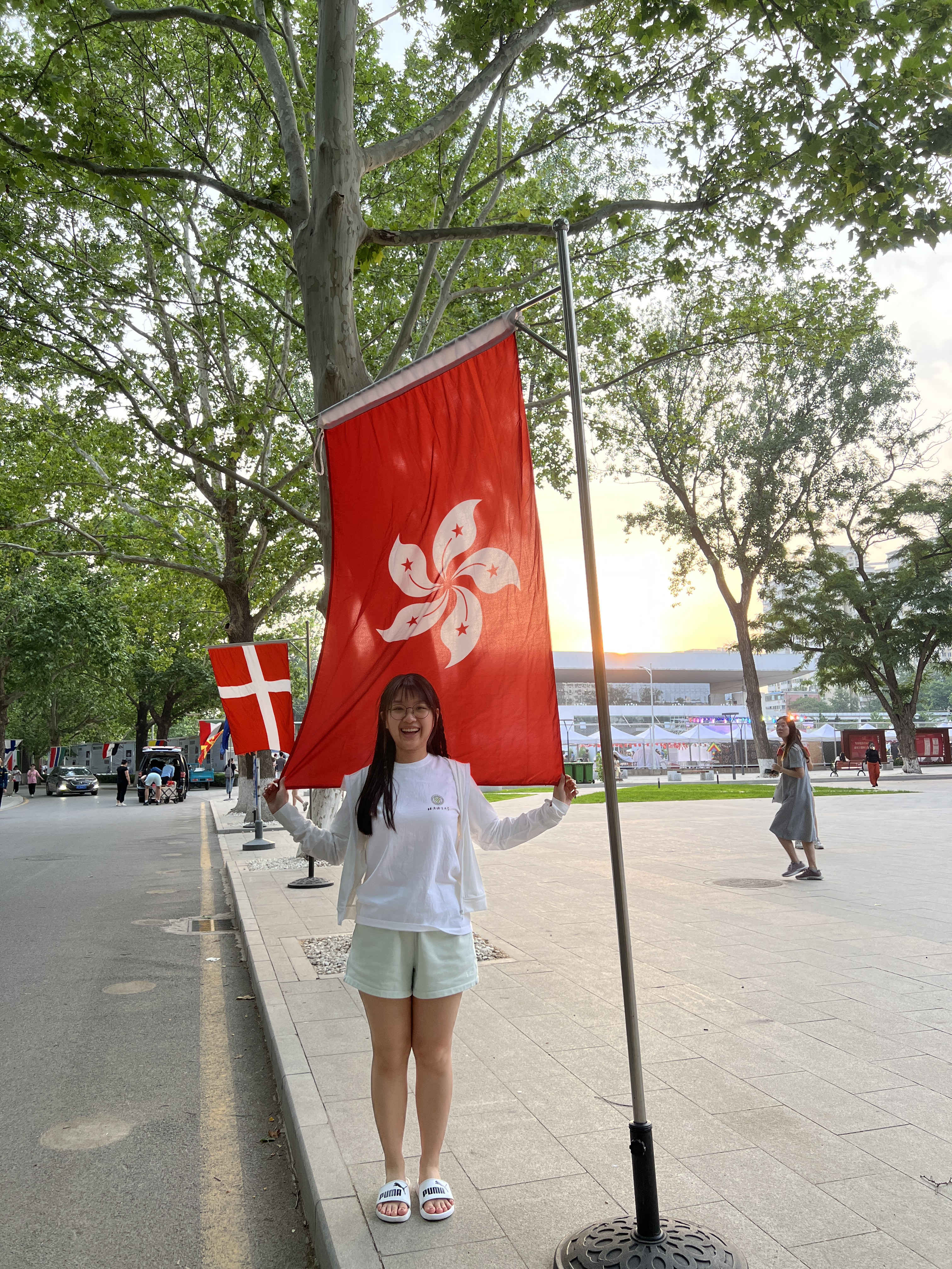 北語文化節：我與香港區旗合影